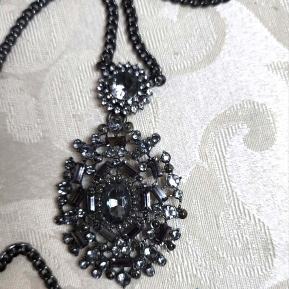 ANN TAYLOR Vintage Silver Tone Victorian Pendant Necklace